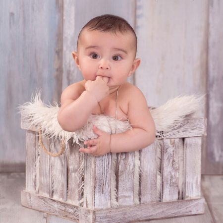 عکس نوزاد باکس چوبی